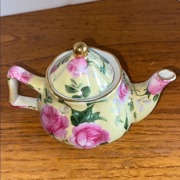 (2) Special place miniature China tea pots - Picture 3 of 9
